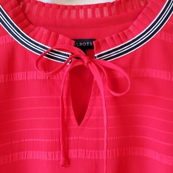 NWOT TALBOTS RED TOP SIZE MEDIUM RUFFLE NECK GROSGRAIN CRINKLE - Picture 2 of 10